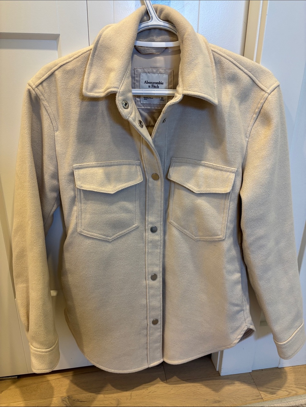 Abercrombie & Fitch Women's Cream Button-Front Utility Jacket